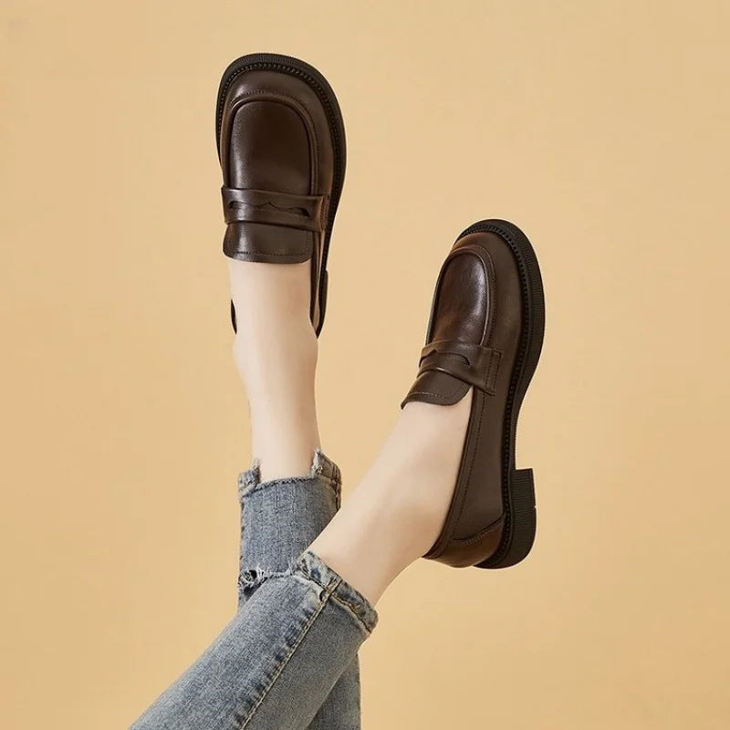 Mocassins femme à bride et bout rond en similicuir