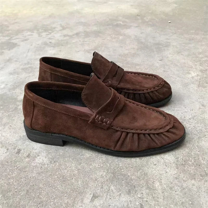 Mocassins femme effet daim à bride et détails plissés