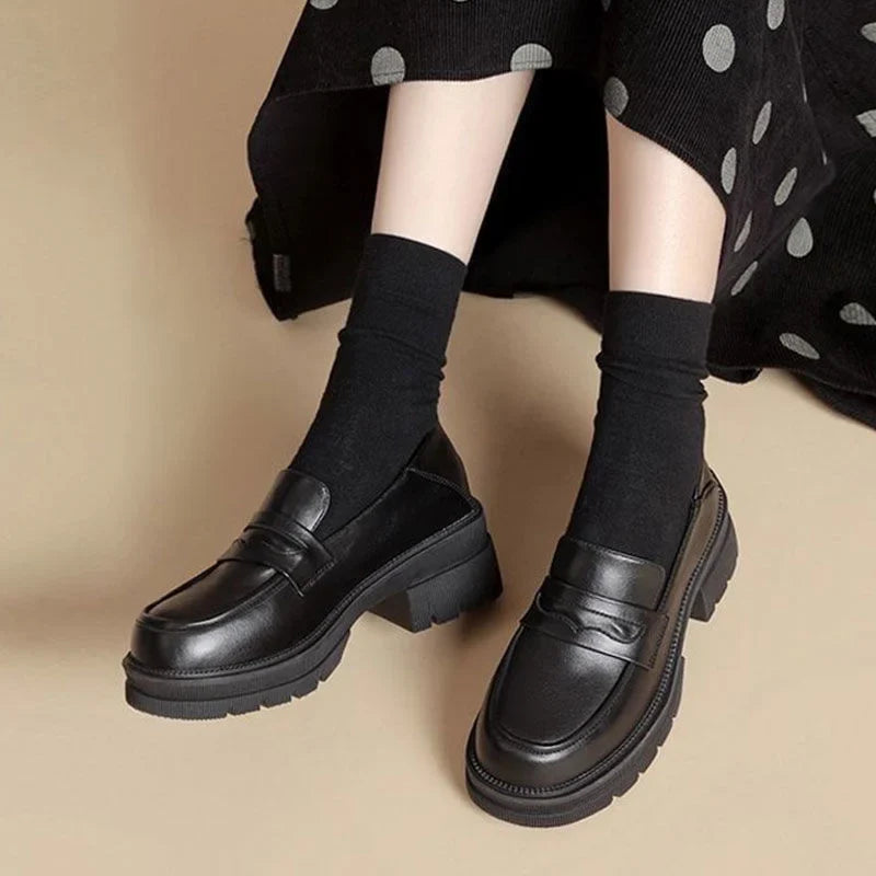 Mocassins femme à plateforme crantée et bride