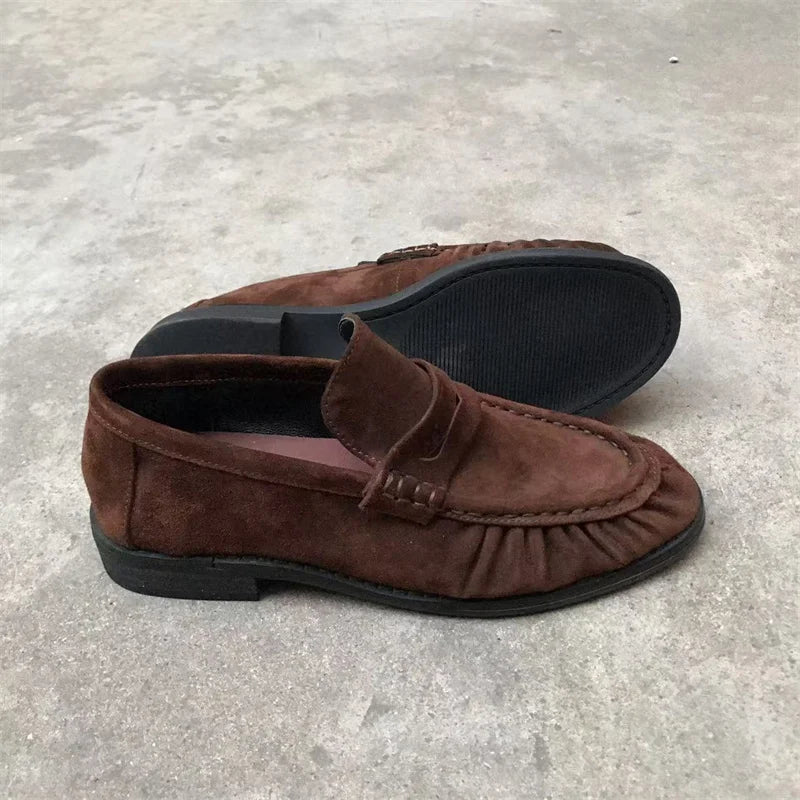 Mocassins femme effet daim à bride et détails plissés