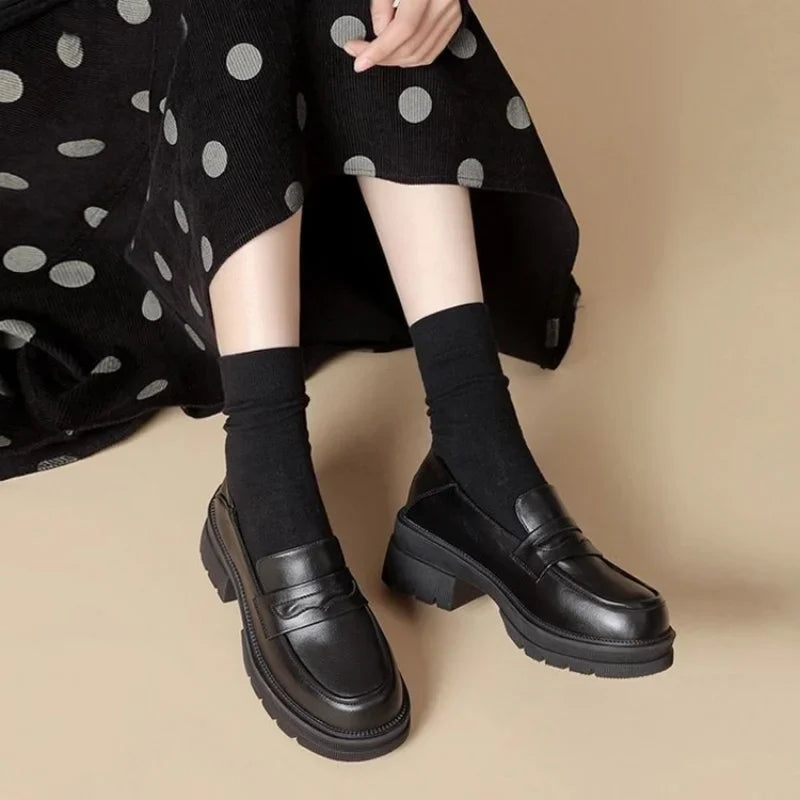 Mocassins femme à plateforme crantée et bride