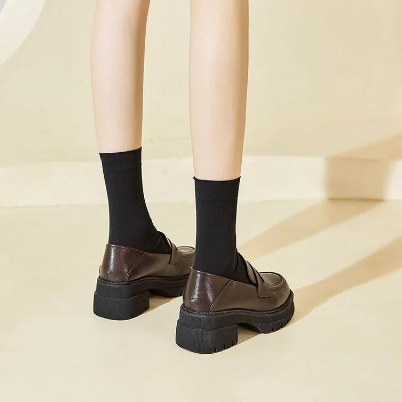 Mocassins femme à plateforme crantée et bride