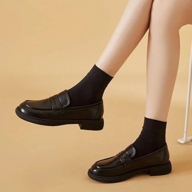 Mocassins femme à bride et bout rond en similicuir