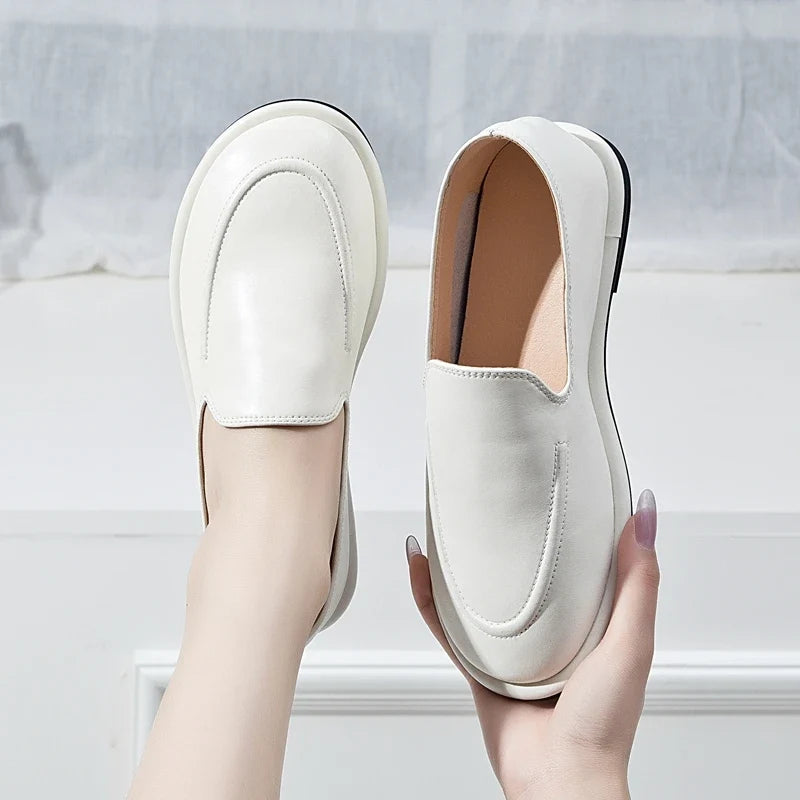 Mocassins femme à enfiler à bout rond épuré
