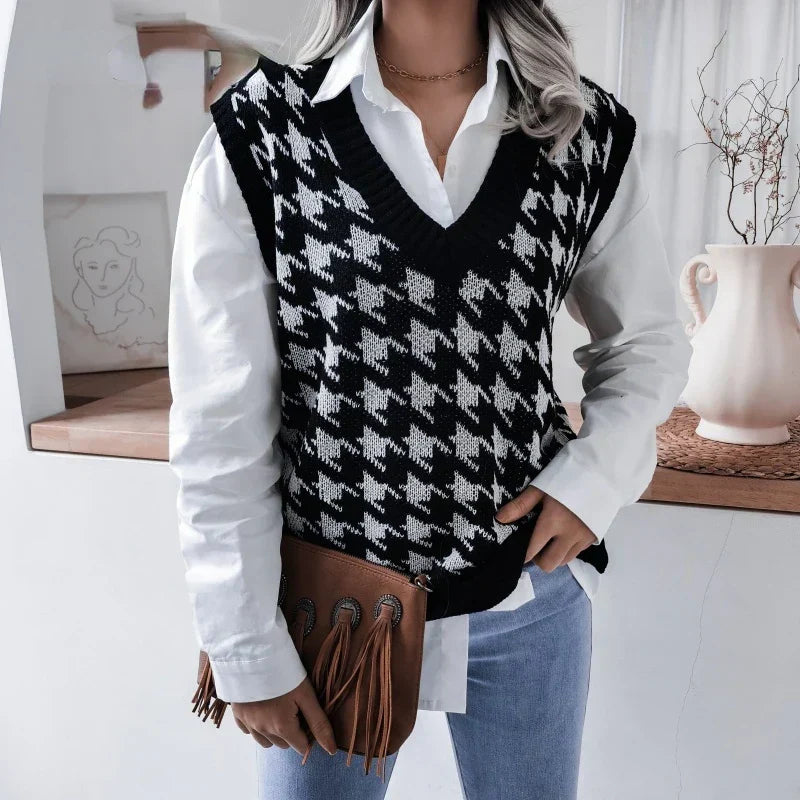 Women's Knitted Vest with Houndstooth Pattern | V Neck