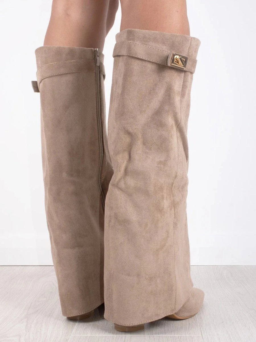 Bottes Élégantes en Suède Noir avec Détails Dorés pour Femmes